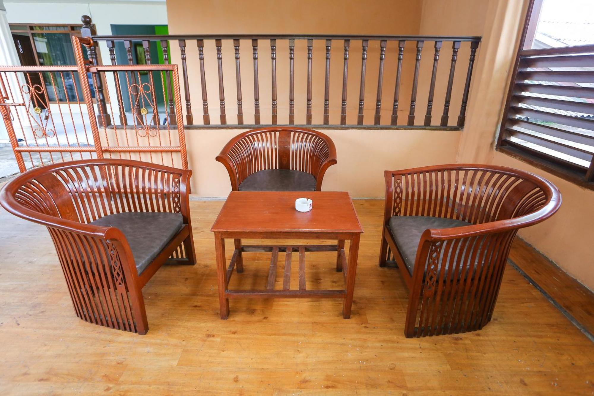 Capital O 93349 Hotel Gondangdia بوكور المظهر الخارجي الصورة